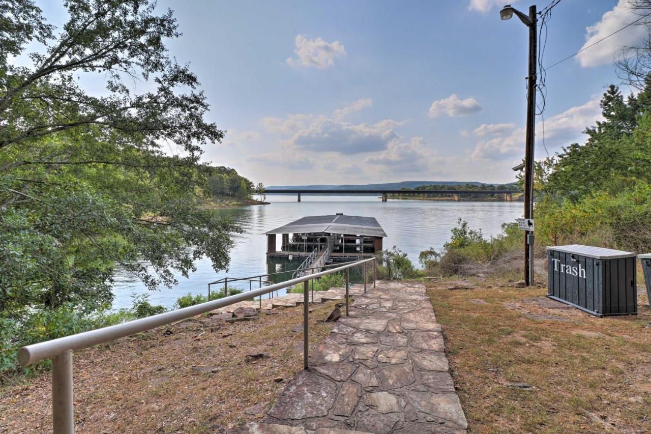 Lakefront Greers Ferry Cabin With Covered Boat Slip! Fairfield Bay Екстер'єр фото