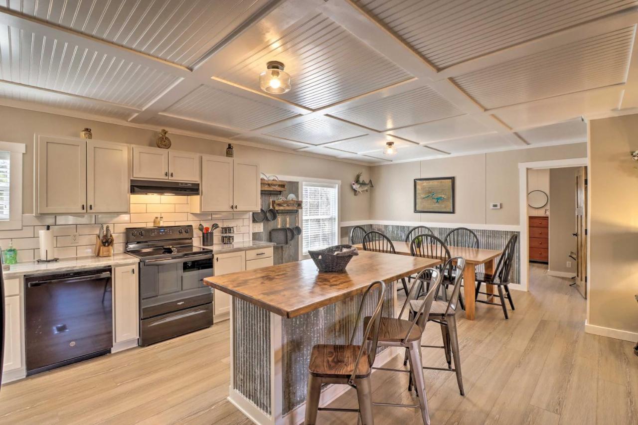 Lakefront Greers Ferry Cabin With Covered Boat Slip! Fairfield Bay Екстер'єр фото