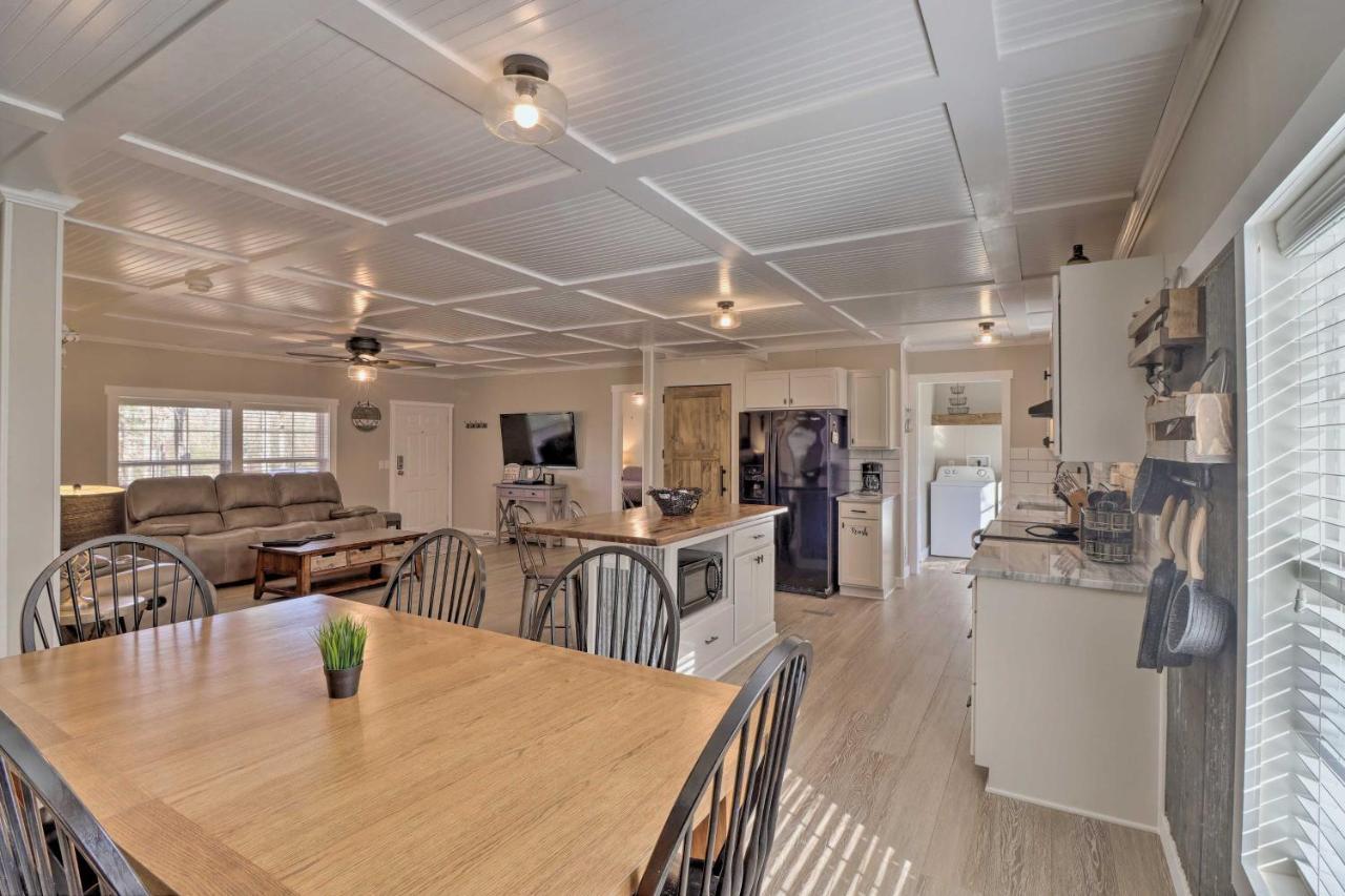 Lakefront Greers Ferry Cabin With Covered Boat Slip! Fairfield Bay Екстер'єр фото